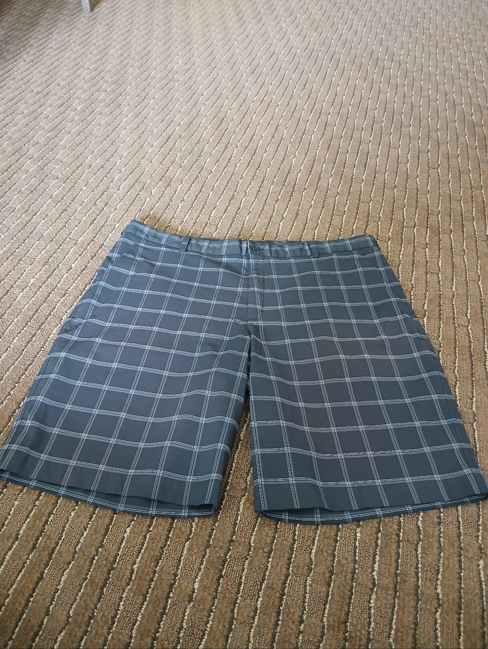 Nike Golf Flat Front Casual Plaid Golf Shorts Men's Size 40